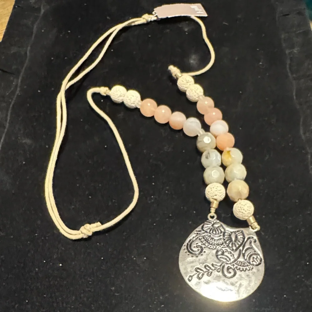 J. Jill Adjustable Beaded Pendant Necklace. (BJ111) - Picture 2 of 7